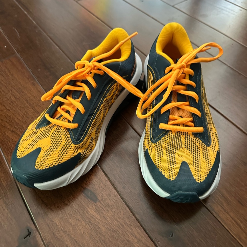 Under Armour Kids Sneakers in Yellow and Navy Blue 5.5Y